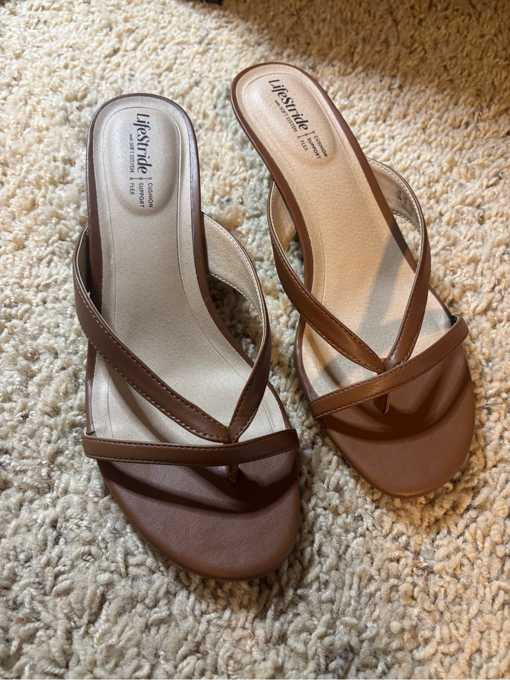 Life Stride Navine Thong Sandal Kitten Heel for Women